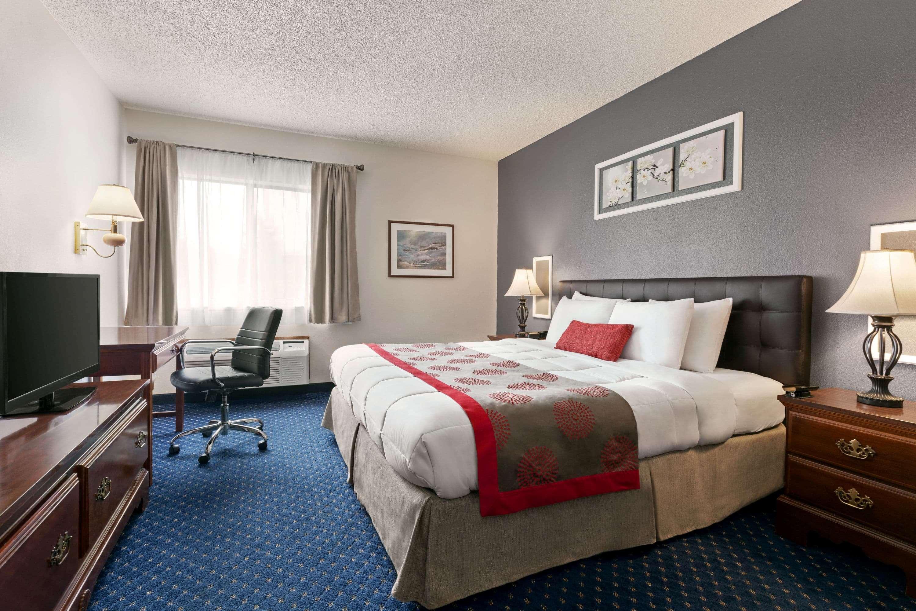 Ramada By Wyndham Arcata Hotell Exteriör bild